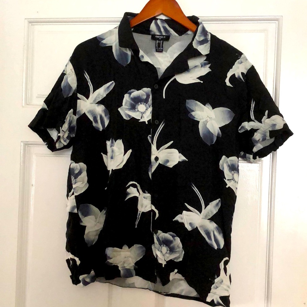 Men’s Button-Up. - Picture 2 of 2